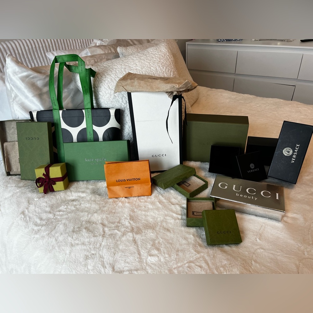 Luxury boxes and dust bags